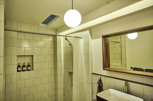 Stylish duplex 2 BR apartment 3 mins walk to BTS Nana