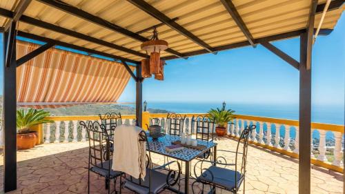 Villa Calena A trabo by Ruralidays — 4-Star Luxury Hotel in Granada, Spain