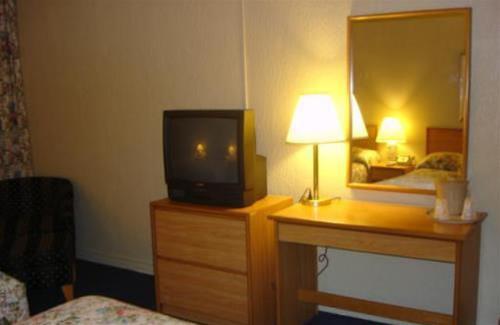 Red Carpet Inn & Suites Albany - photo 13