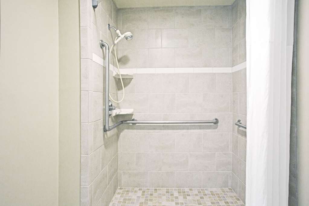 Days Inn by Wyndham Virginia Beach At The Beach - photo 10