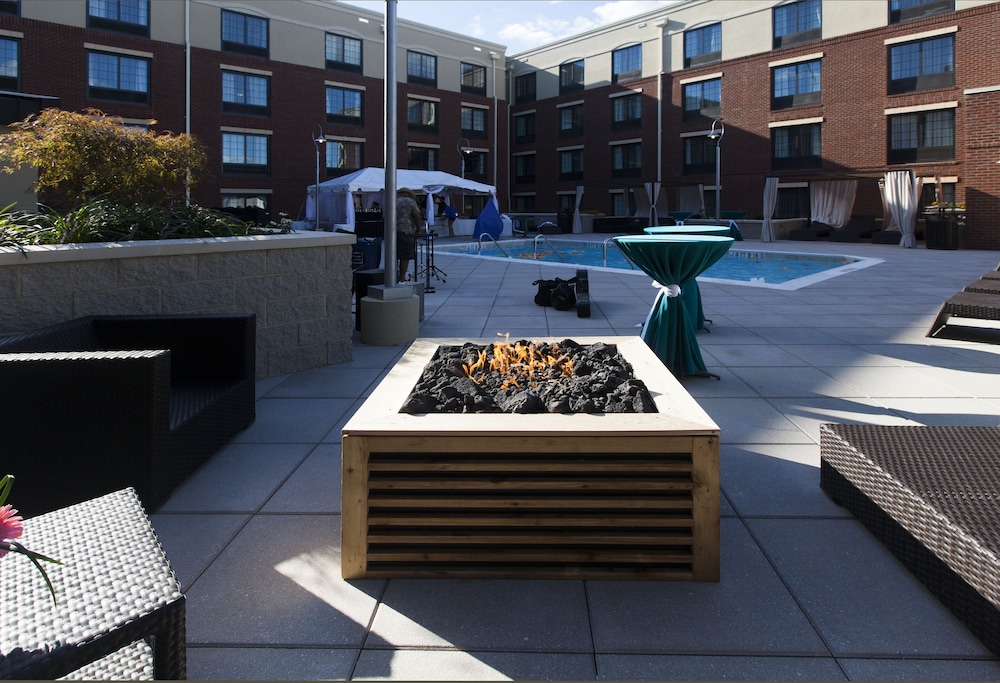 Hampton Inn & Suites Chapel Hill Carrboro Downtown - photo 32