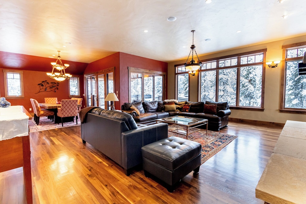 671 Elk Circle by Summit County Mountain Retreats in Keystone, United States