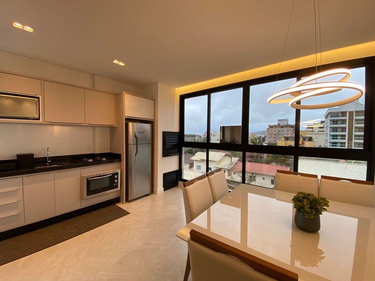 Apto NOVO com piscina 250m da praia in Porto Belo, Brasil