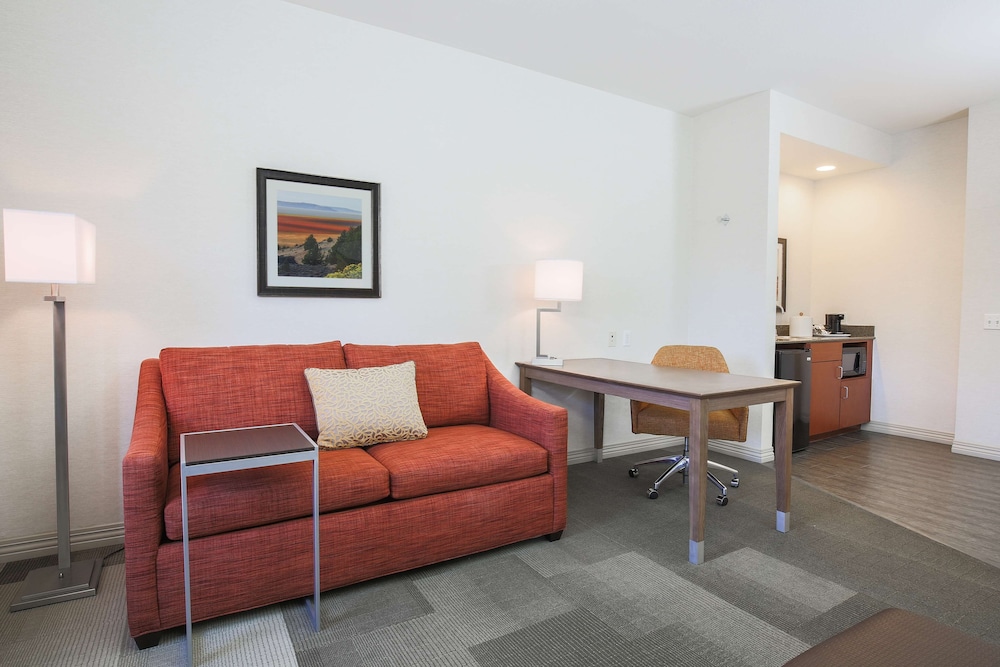 Hampton Inn And Suites Camarillo - photo 16