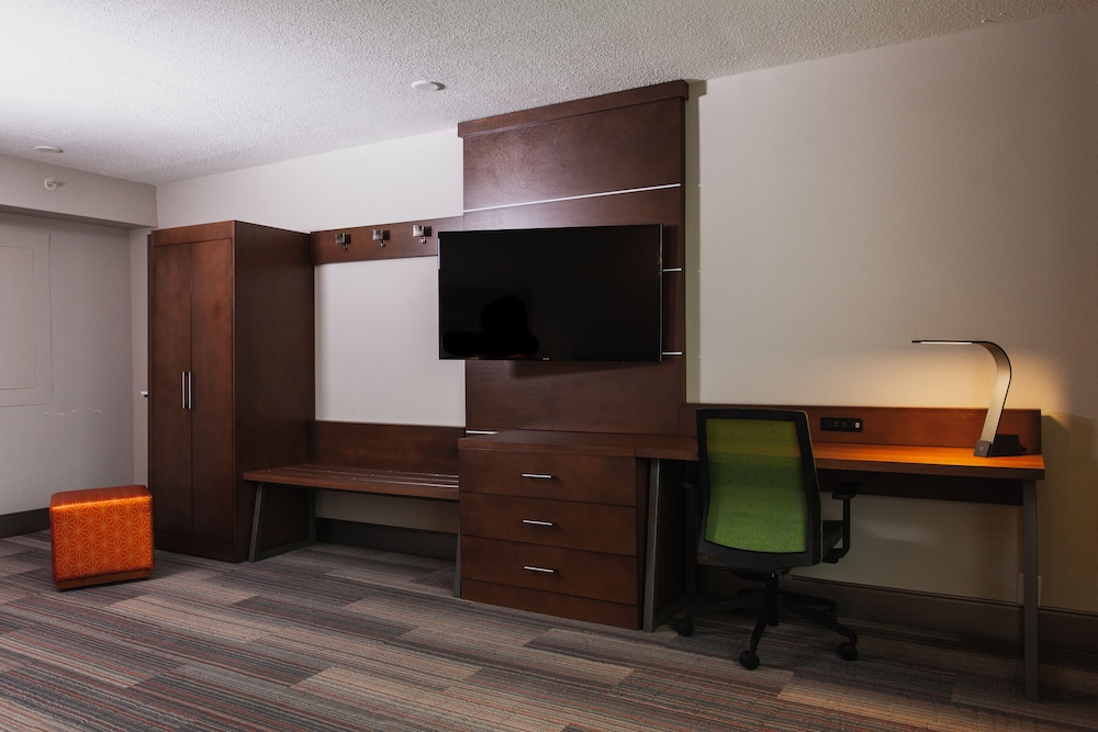Holiday Inn Express & Suites Atlanta N Perimeter Mall Area by IHG - photo 2