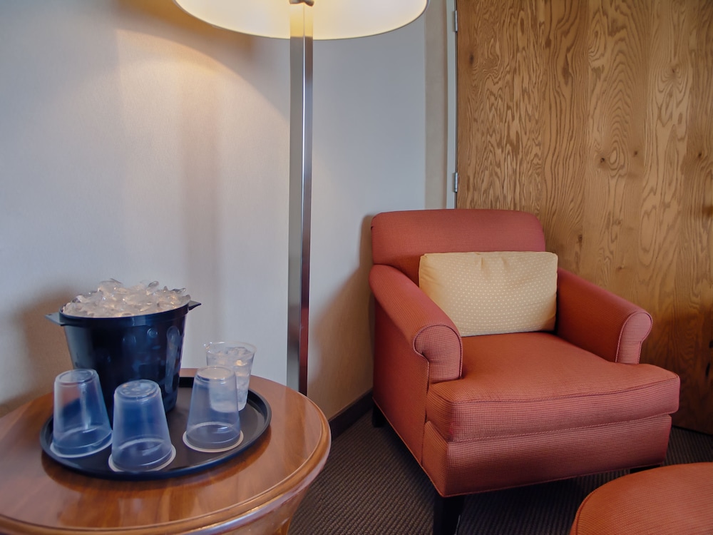 Inn At The Convention Center - photo 21