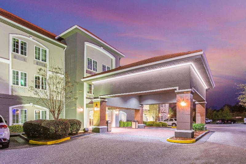 La Quinta Inn & Suites by Wyndham Mobile Tillman's Corner - photo 4