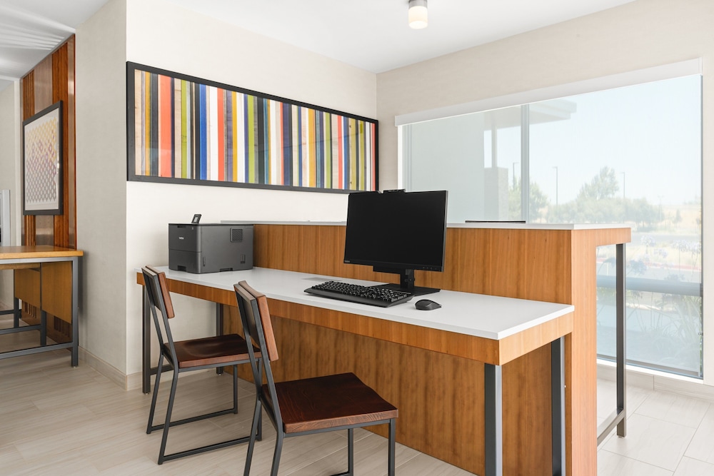 Holiday Inn Express & Suites Suisun City by IHG - photo 30