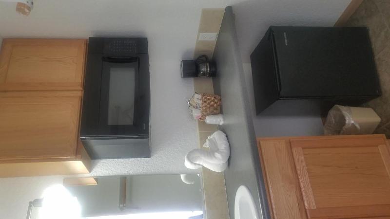 Howard's Motel - photo 13
