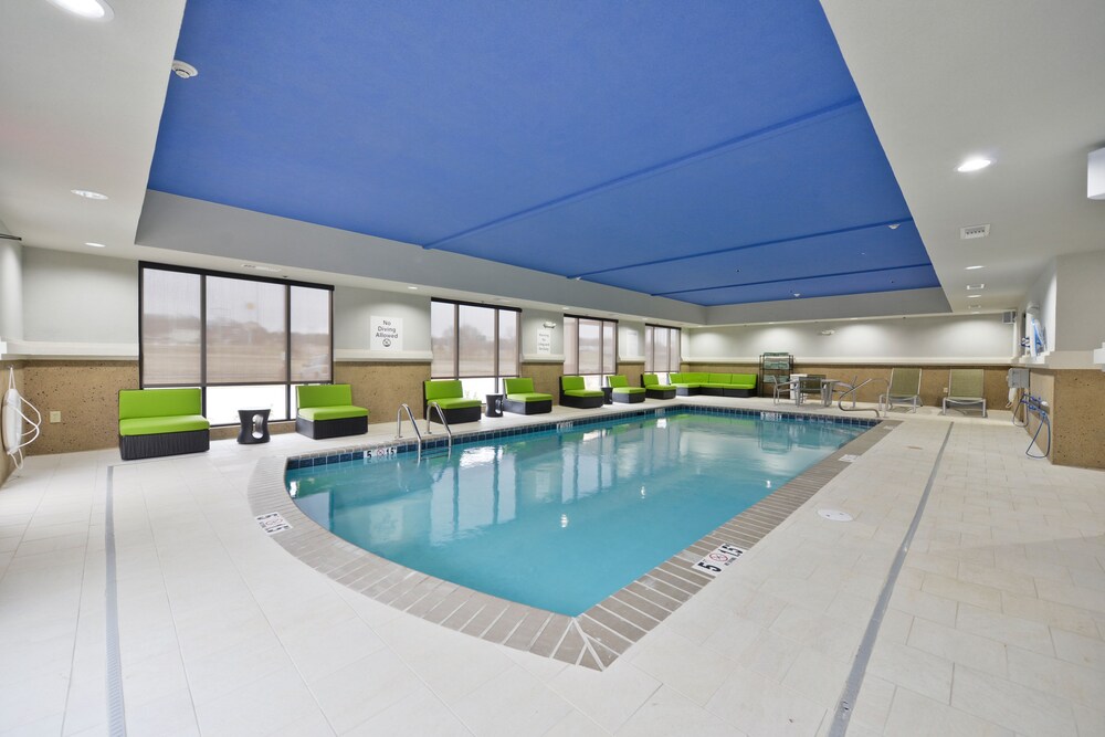 Holiday Inn Express & Suites Forrest City by IHG - photo 15