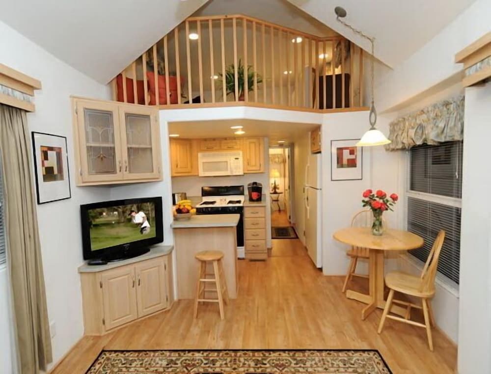 Arden Acres Executive Suites and Cottages - photo 21