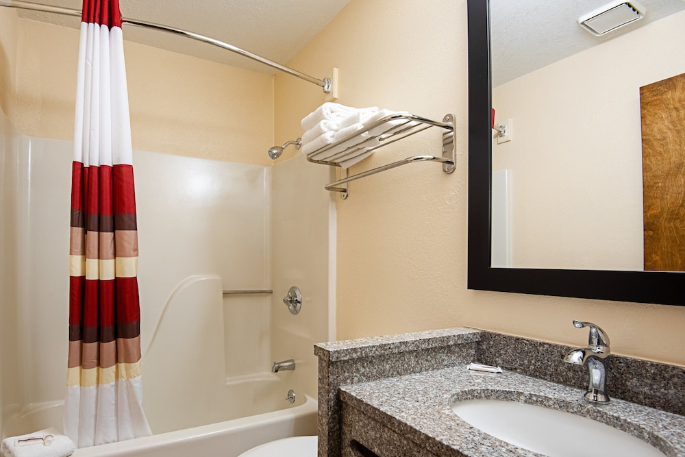 Red Roof Inn Cameron - photo 17