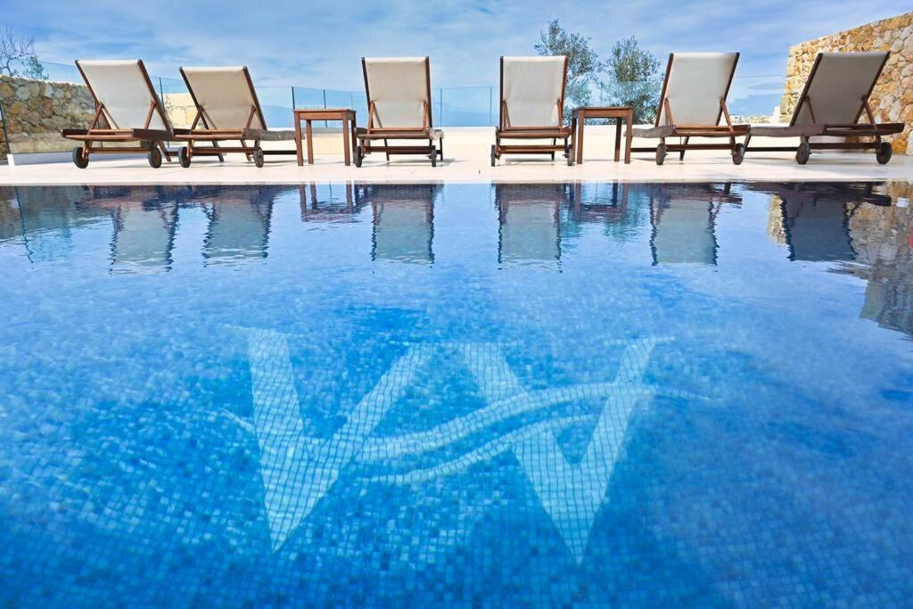 Luxurious Maisonette with Pool & Hot tub in Xaghra — 4-Star Luxury Hotel in Xaghra, Malta