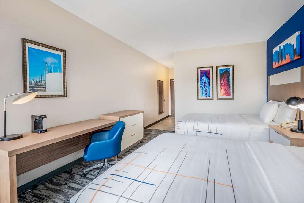La Quinta Inn & Suites by Wyndham Katy - photo 18