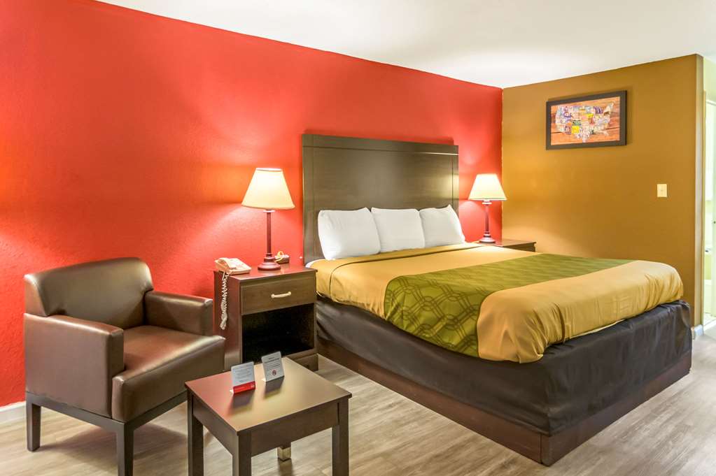 Econo Lodge Andalusia - photo 23