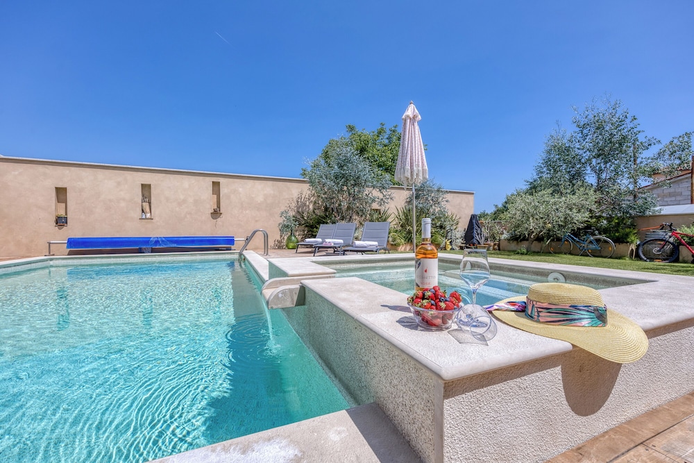 Foska Country Home With Pool — 4-Star Luxury Hotel in Svetvincenat, Croatia