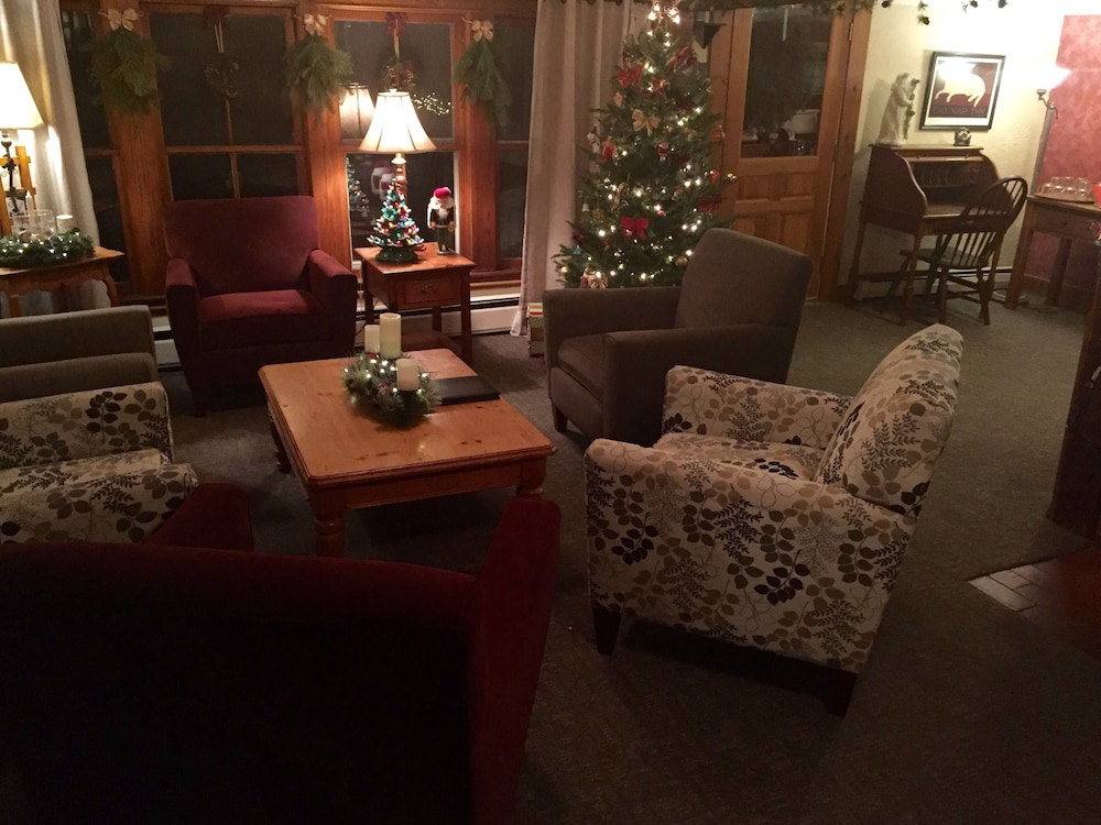 The Vermont Inn - photo 6