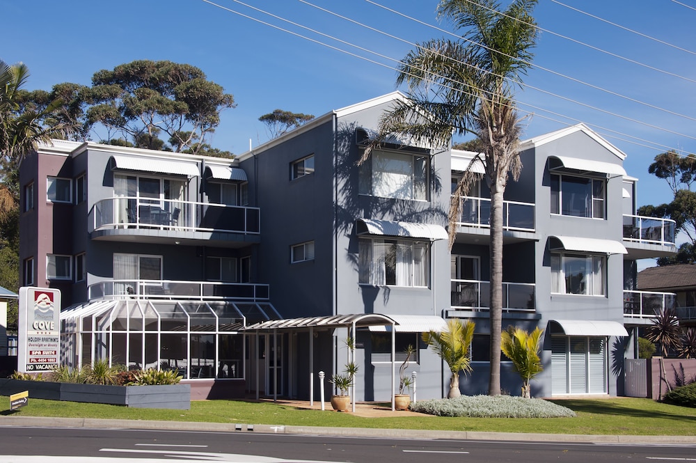 Mollymook Cove Apartments — 4-Star Luxury Hotel in Mollymook, Australia