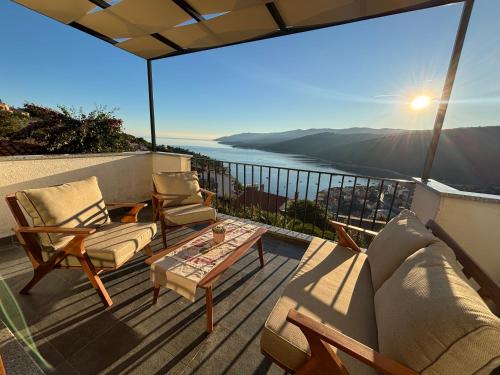 Amor flat with private hot tub breathtaking views and free parking in a garage bookable all year round Also take a look at our flat Coccolina — 4-Star Luxury Hotel in Rabac, Croatia