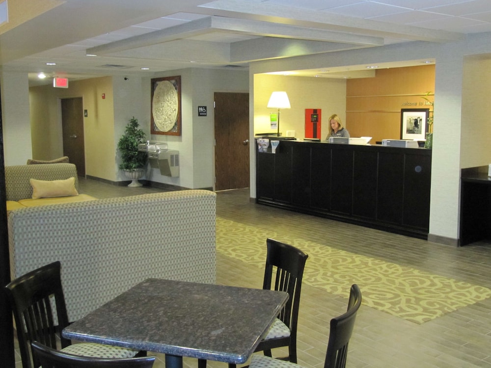 Hampton Inn Lindale Tyler - photo 7