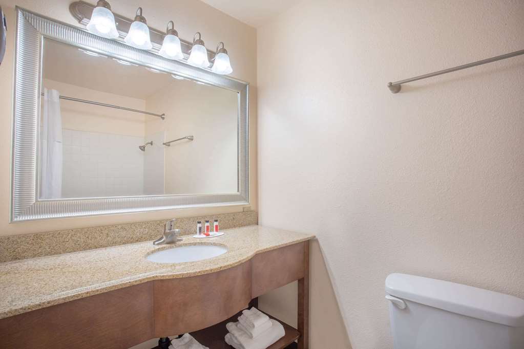 Travelodge by Wyndham Hawthorne - photo 17