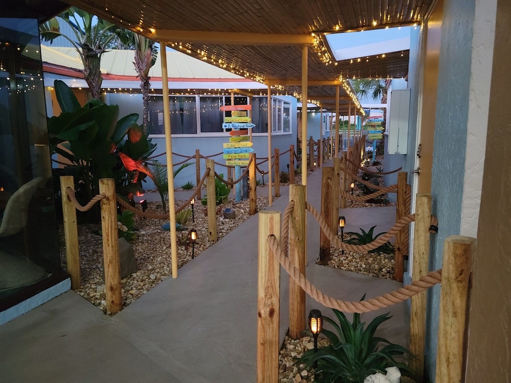 Kon Tiki Inn - photo 33