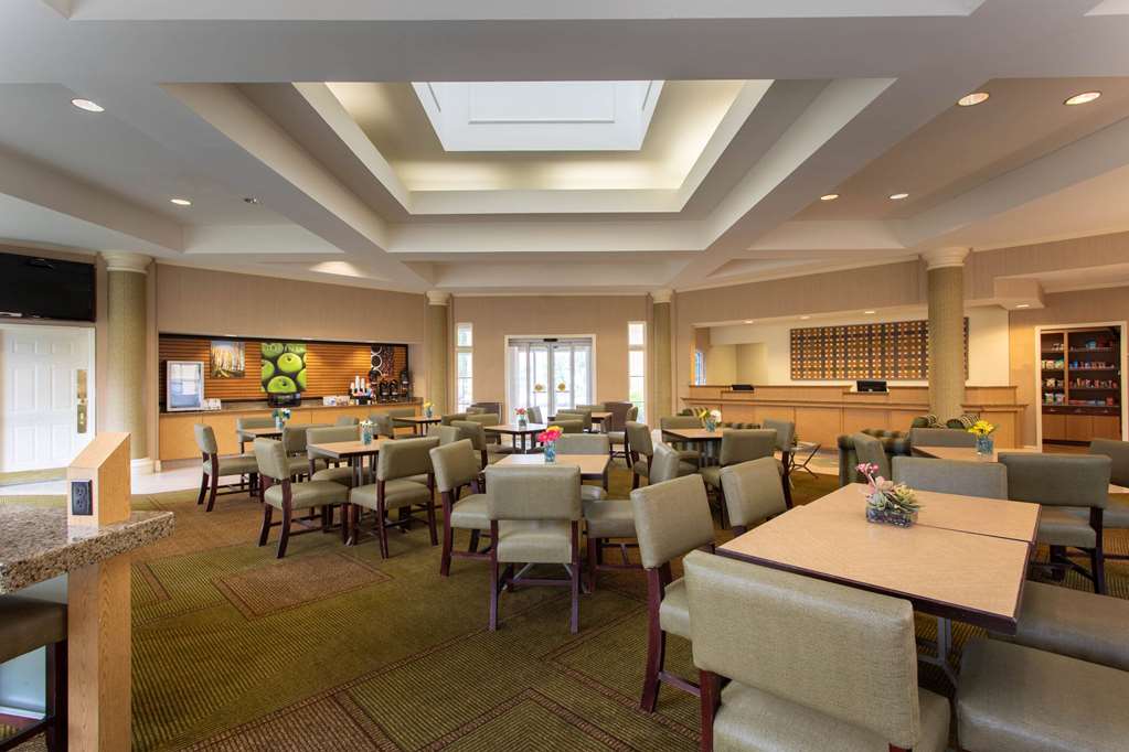 La Quinta Inn & Suites by Wyndham Jacksonville Butler Blvd - photo 6