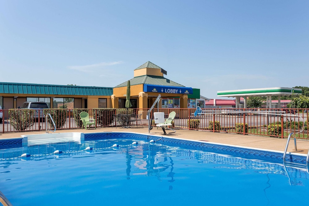 Days Inn by Wyndham Dickson - photo 13