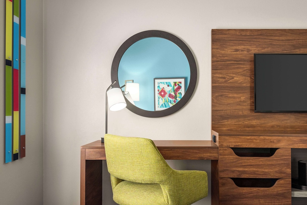 Hampton Inn & Suites Springfield MO - photo 14
