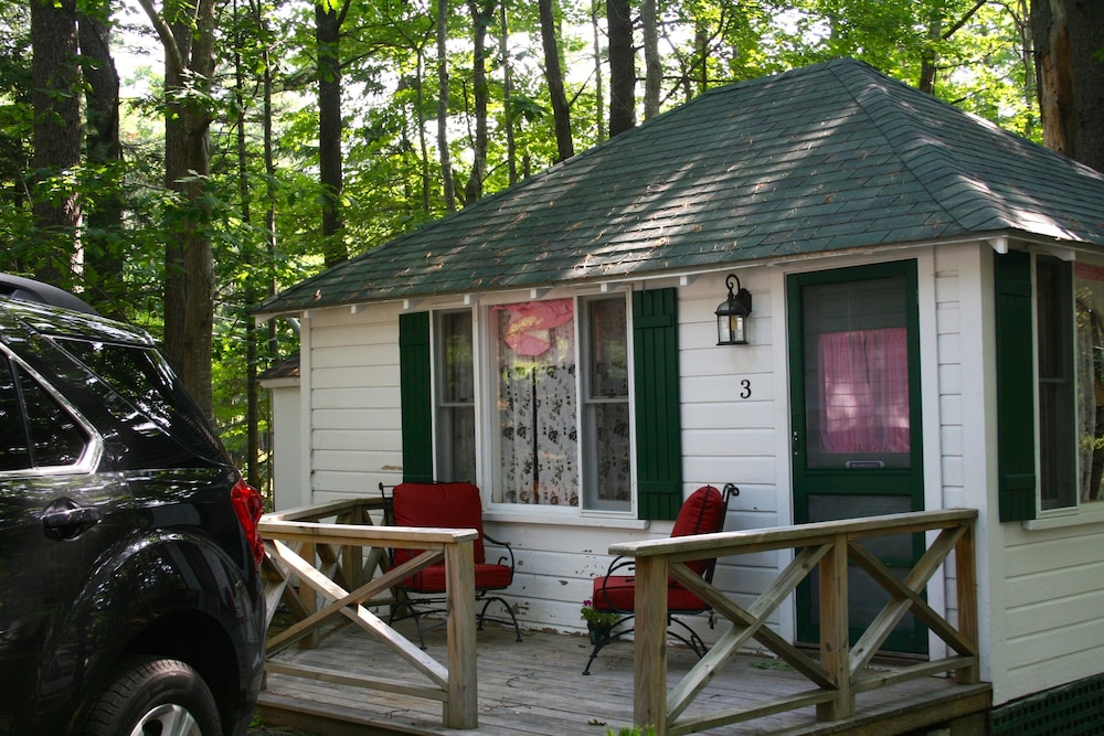 Hinckley's Dreamwood Cottages - photo 47