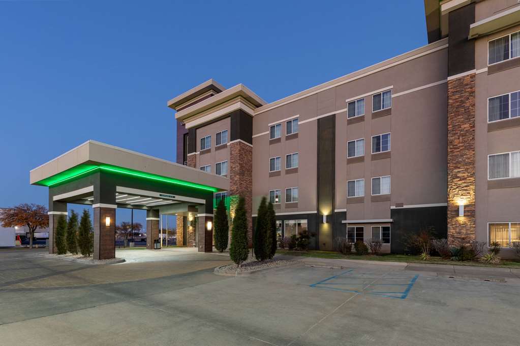 La Quinta Inn & Suites by Wyndham Wichita Falls MSU Area - photo 5