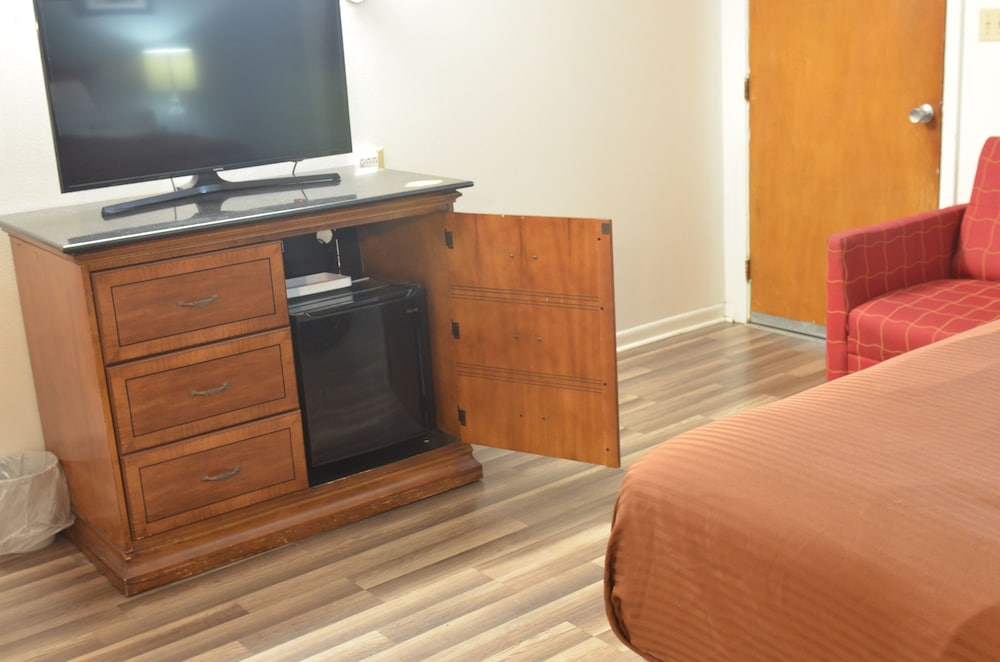The Oak Motel - photo 16