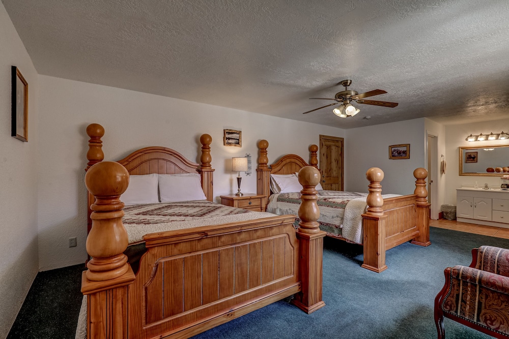 The Snuggle Inn - photo 10