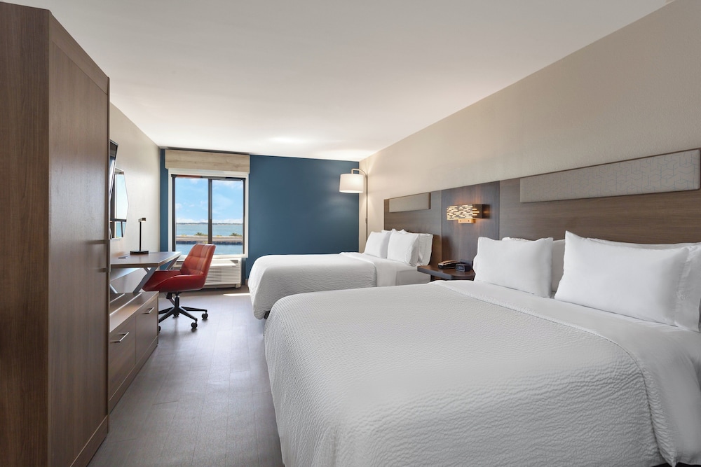 Holiday Inn Express Hotel & Suites Tampa Rocky Point Island by IHG - photo 9