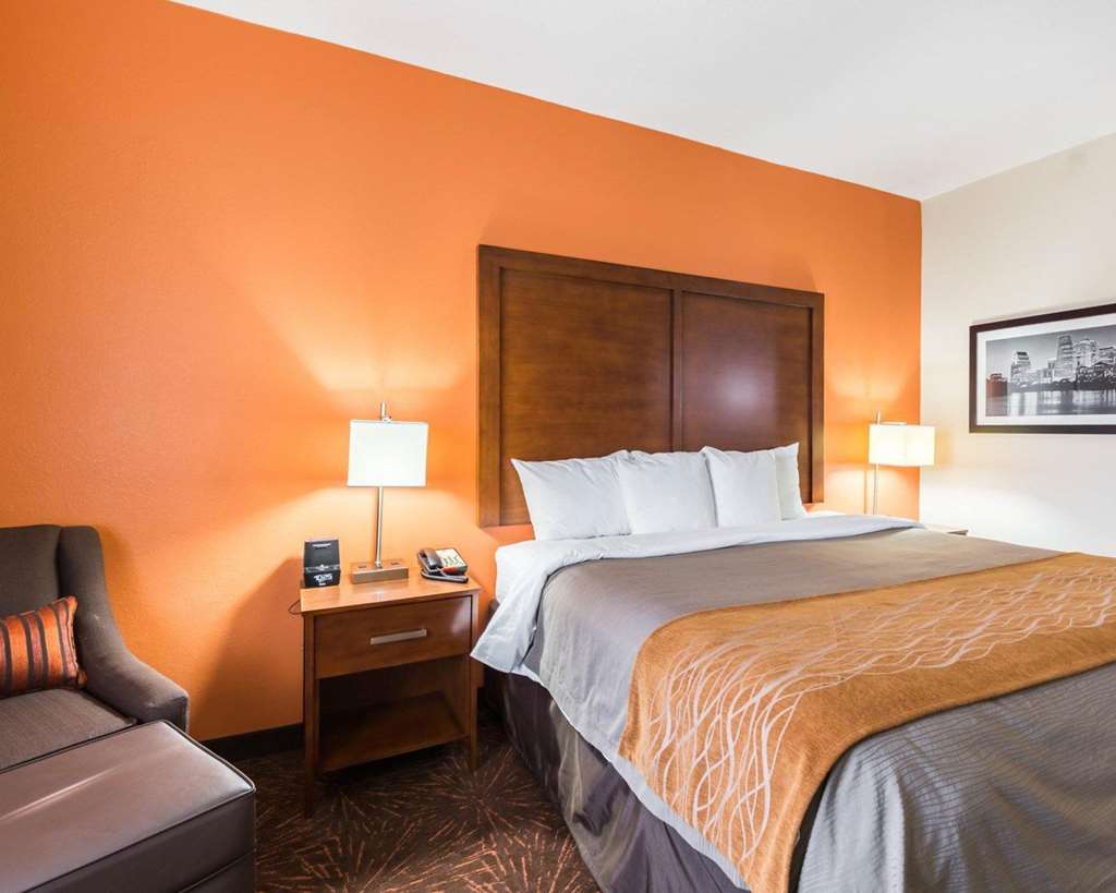 Econo Lodge Inn & Suites East - photo 11