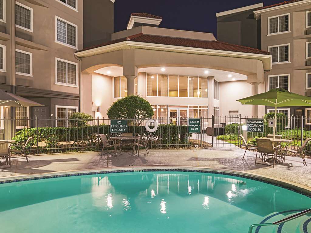 La Quinta Inn & Suites by Wyndham Fort Worth North - photo 9