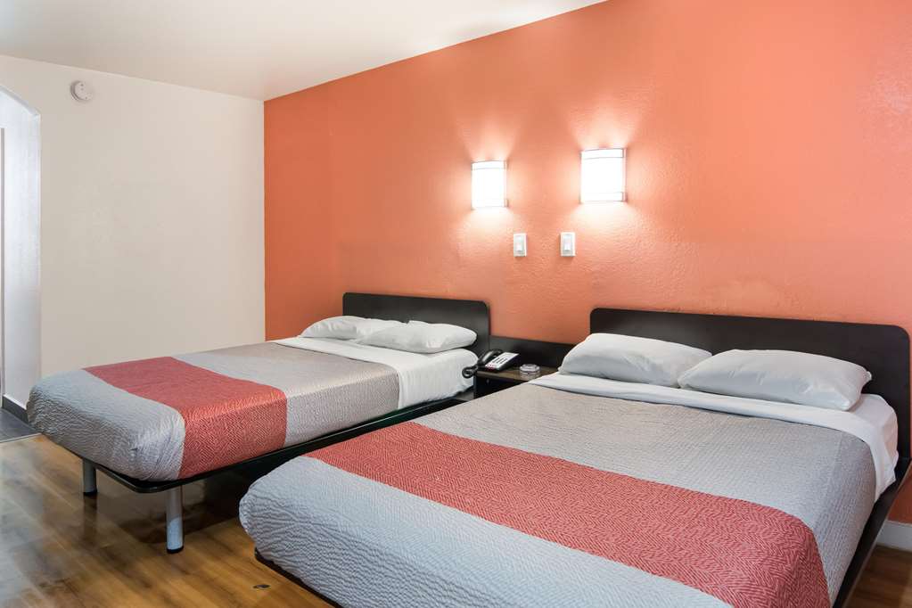 Motel 6 Fort Worth TX Seminary - photo 3