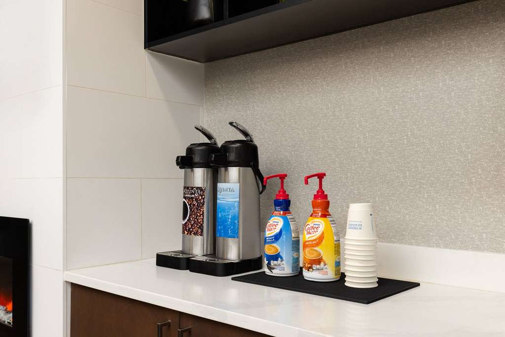 La Quinta Inn & Suites by Wyndham Santa Clarita Valencia - photo 31