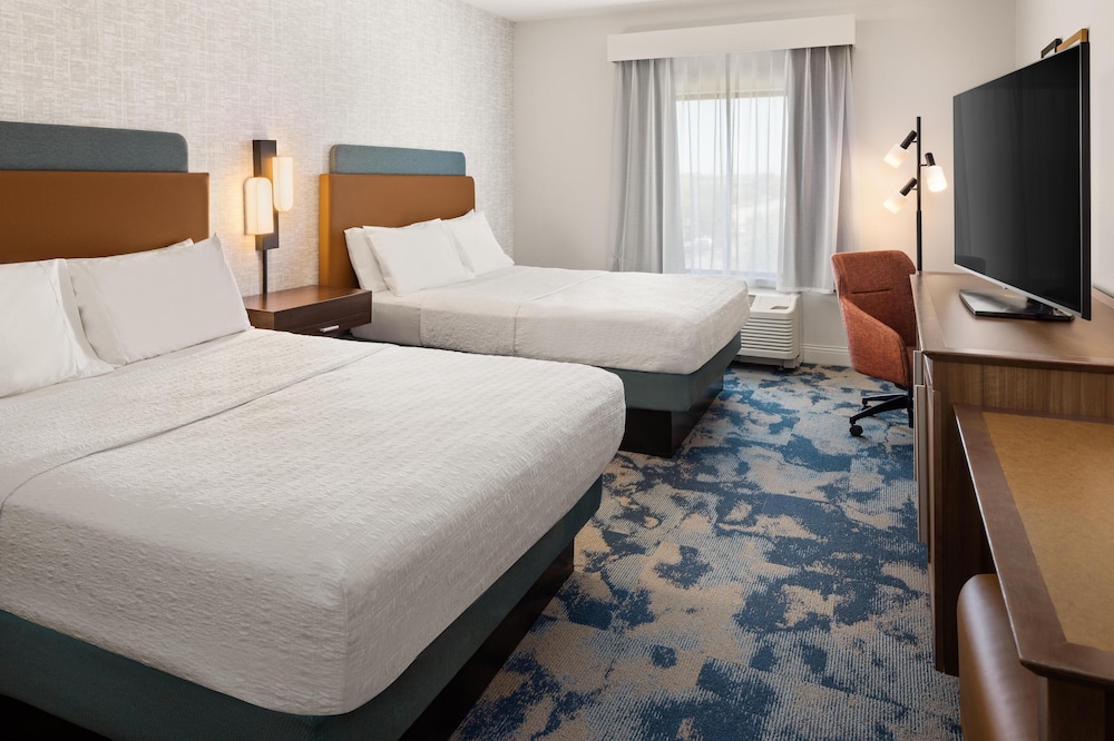 Hampton Inn Minneapolis Roseville - photo 13