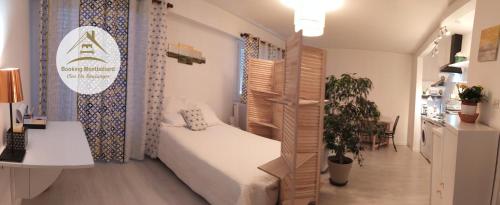 Grand studio super équipé 2 pas du centre ville clos du boulanger parking privé in Montbeliard, France