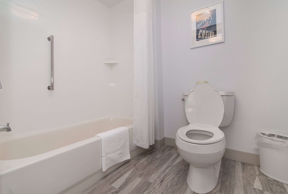 Hampton Inn Norwich - photo 39