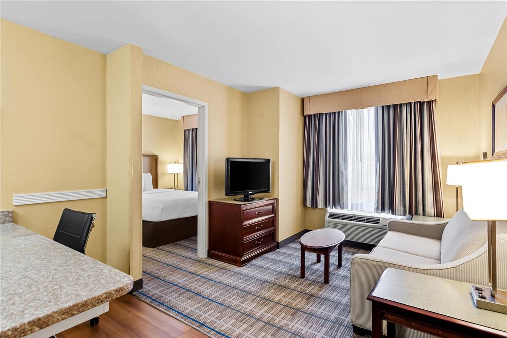 MainStay Suites Roanoke Airport - photo 24