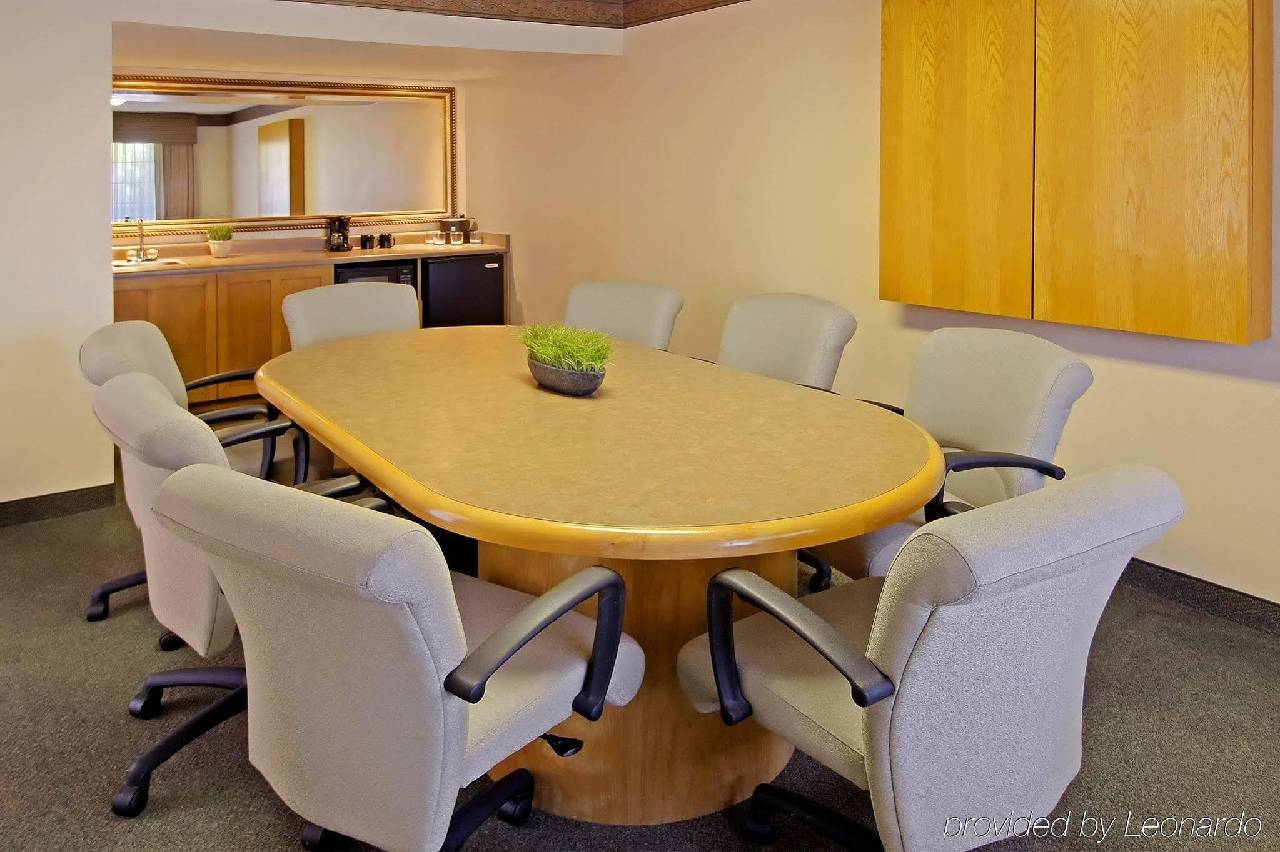 Embassy Suites Phoenix North - photo 10