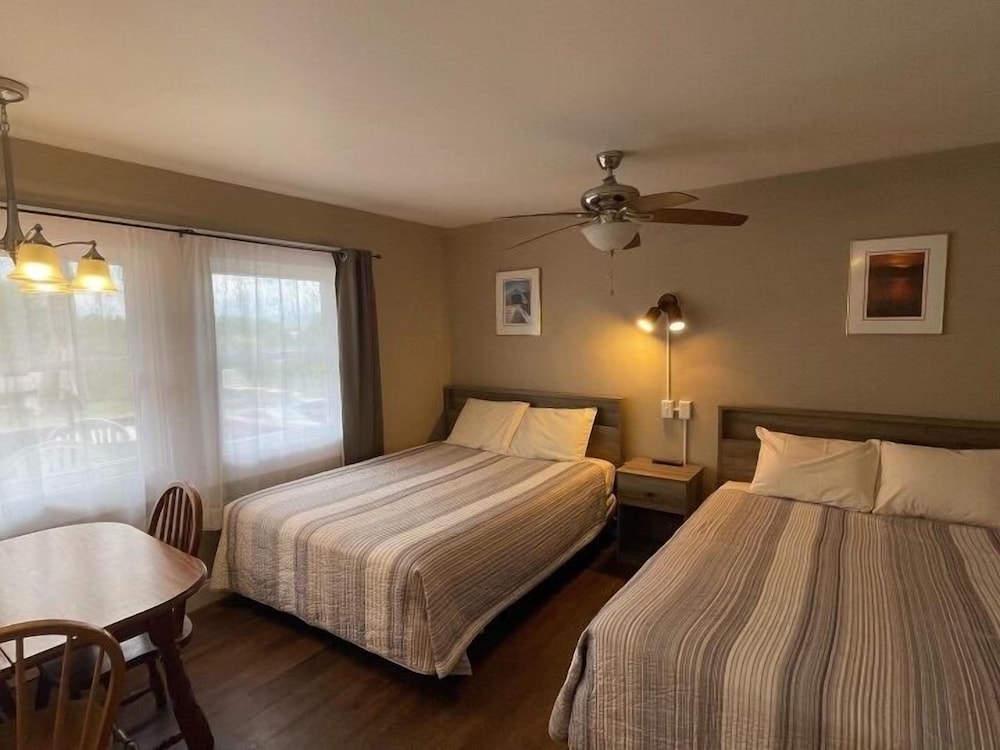 Hill View Motel and Cottages - photo 14