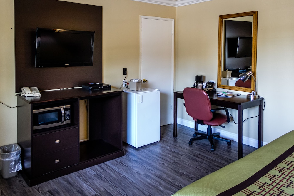 Charm Motel & Suites - photo 20
