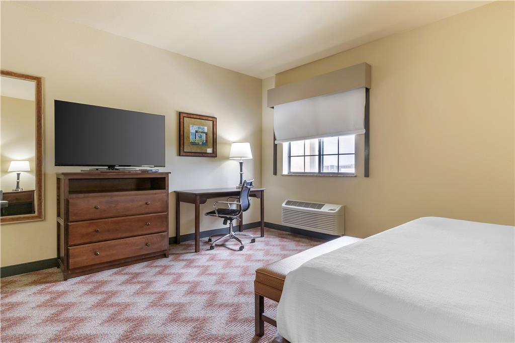Best Western Plus Cimarron Hotel & Suites - photo 46