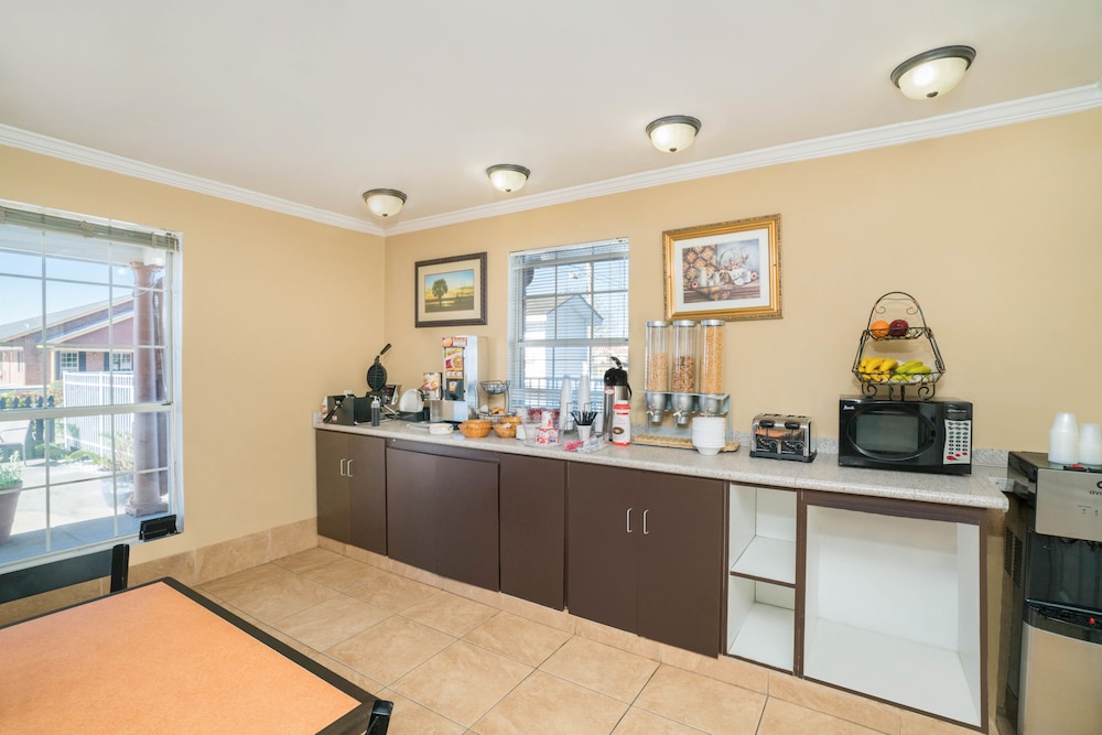 Travelodge by Wyndham Santee - photo 12
