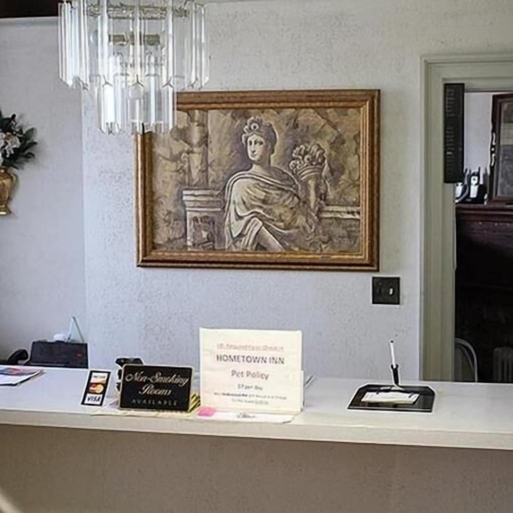 Hometown Inn Staunton - photo 3