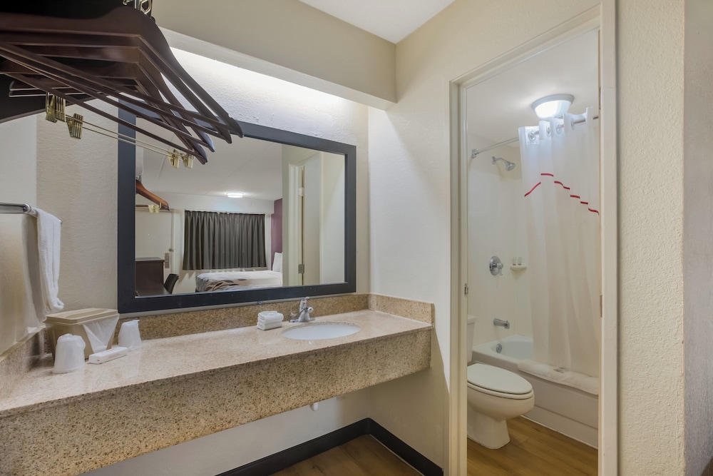 Red Roof Inn Atlanta South Morrow - photo 23