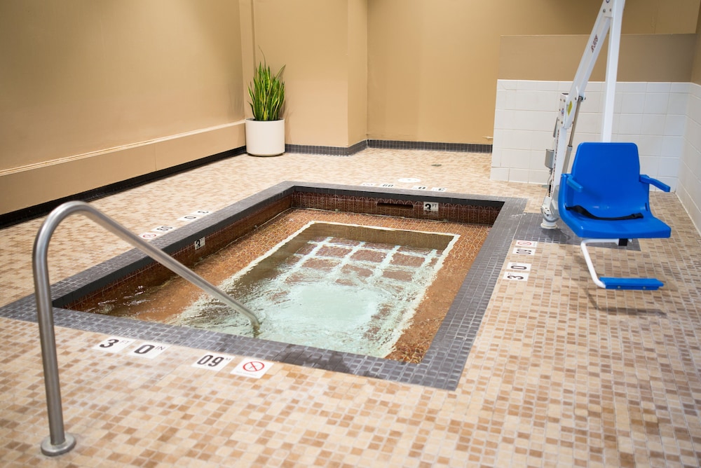 Crowne Plaza Suites MSP Airport Mall of America by IHG - photo 10